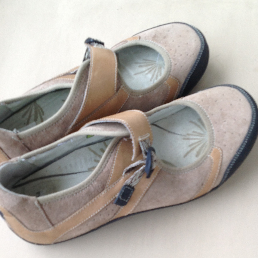 Ahnu Beige Camel two tone mary jane shoes